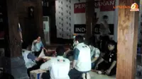 8 Jam Ubek-ubek Rumah Anas, Petugas KPK Tak Kunjung Keluar
