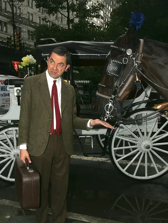 Saat dikabarkan meninggal dunia pada tahun 2012, Rowan Atkinson dikabarkan meninggal dunia akibat kecelakaan mobil. Bahkan pada Mei 2013, ia juga dikabarkan meninggal dunia menyebar di media sosial, tapi tidak jelas alasannya. (AFP/Bintang.com)