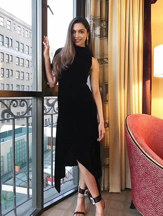 Deepika Padukone sempat dinobatkan sebagai Wanita Asia Terseksi 2016 veri Easter Eye. Ia tak percaya jika mendapat predikat itu, menurutnya seksi itu tak hanya dari penampilan saja tapi juga kecantikan di dalam diri. (Foto: instagram.com/deepikapadukone)