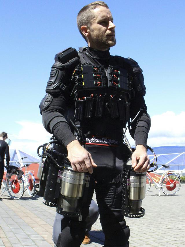 Baju yang bisa dipakai untuk terbang dan terinspirasi dari Iron Man/copyright GLENN CHAPMAN/AFP