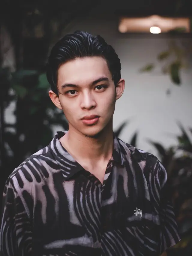 6 Potret Rey Mbayang, Pria yang Dikabarkan Akan Menikah dengan Dinda Hauw