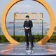 Lee Jong Suk mengenakan jam tangan mewah. Dok. Mido