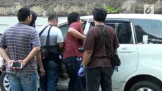 Kabag Humas Polda Metro Jaya Kombes Argo Yuwono mengatakan, polisi tengah mencari kemungkinan kamera CCTV di lokasi pengeroyokan ahli IT Hermansyah, selain mengidentifikasi pelaku.