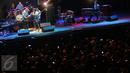 Tompi saat menghibur penonton di pagelaran musik BNI Java Jazz Festival 2017, Jakarta, Jumat (3/3). Di tahun ketiga penampilannya, Tompi membawakan sejumlah lagu, seperti Sedari Dulu, Bawa Daku, Tak Pernah Setengah Hati. (Liputan6.com/Immanuel Antonius)