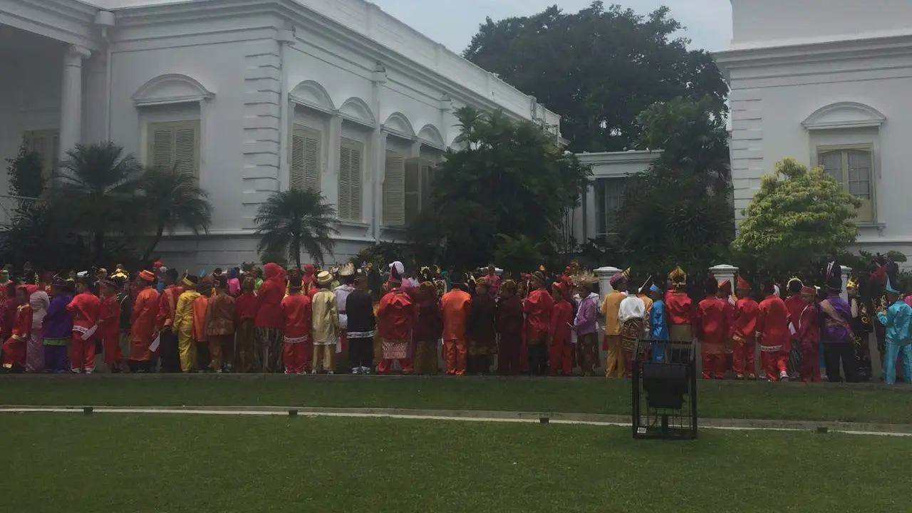 Ratusan Pelajar Sambut Kedatangan Emir Qatar di Istana Bogor