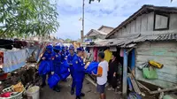 Selimut Pengusir Dingin Polairud Polda Lampung untuk Korban Banjir di Teluk Betung Selatan