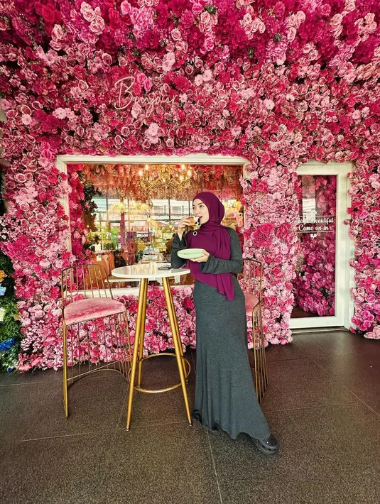 Zaskia Gotik berhijab [Instagram/zaskia_gotix]