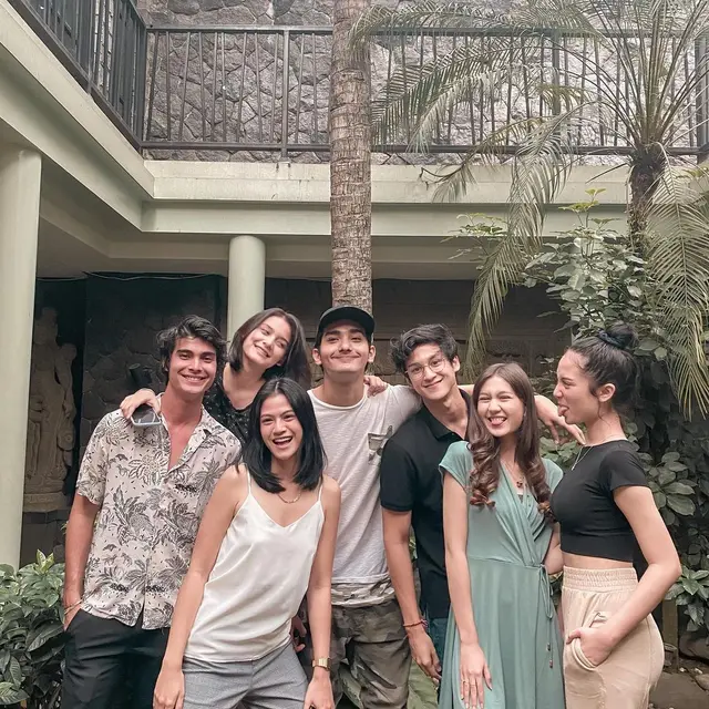 7 Potret Zoe Abbas Jackson dan Antonio Blanco Jr di Balik Layar, Kompak Banget