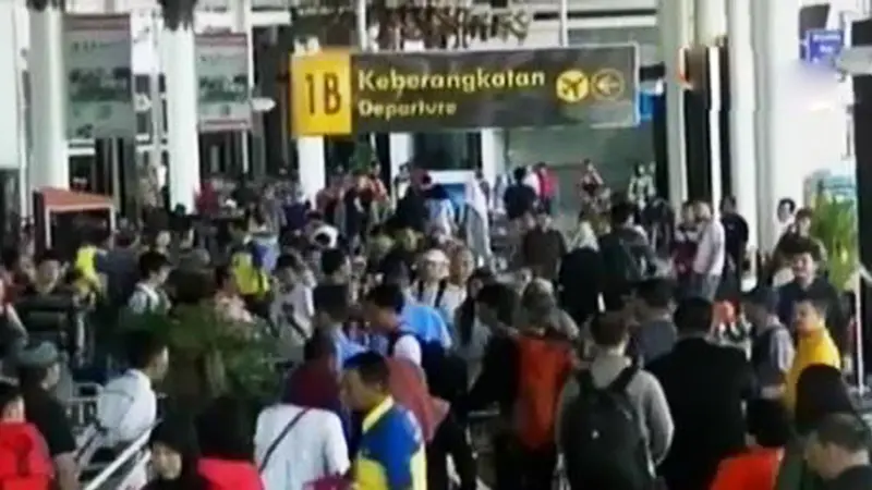 Bandara Soetta Padat Jelang Liburan hingga "Bocah Messi" Diancam