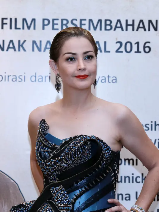 Film Untuk Angeline mulai tayang di bioskop pada 21 Juli 2016. Selain Roweina Umboh, ada juga Kinaryosih, Paramitha Rusady, Teuku Rifnu, Naomi Ivo dan masih banyak lagi. (Galih W. Satria/Bintang.com)