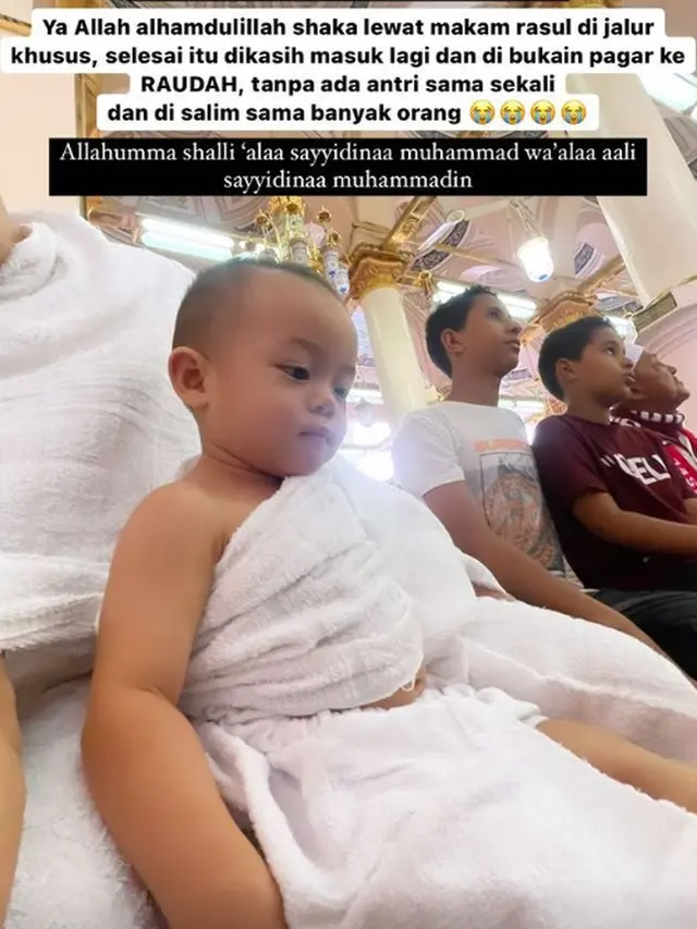 6 Potret Dinda Hauw dan Rey Mbayang Ajak Anak Umrah Pertama Kali, Banjir Pujian