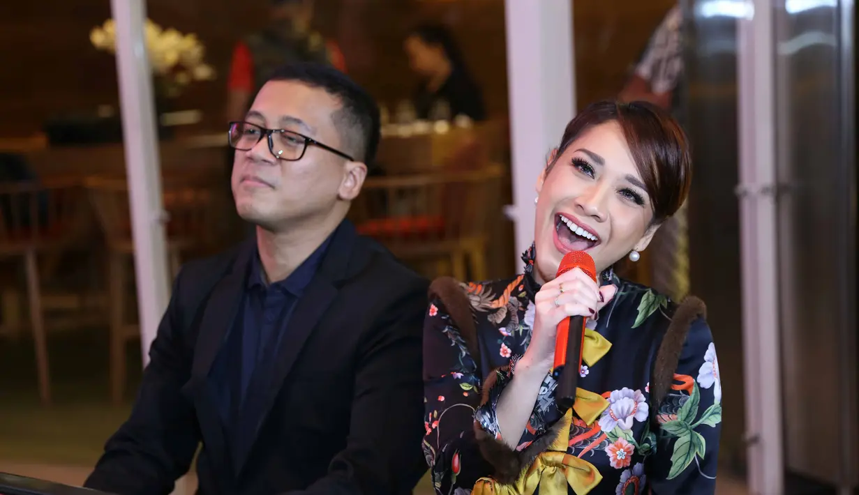 Demi menunjang penampilannya, penyanyi dan pemeran itu akan menggandeng desainer papan atas yang dimiliki oleh Tanah Air. Didi Budiardjo dan Tex Saverio akan memberikan sentuhan busana yang mencerminkan siapa sesungguhnya BCL. (Nurwahyunan/Bintang.com)