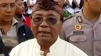 Tradisi Perang Api Penolak Bala di Lombok