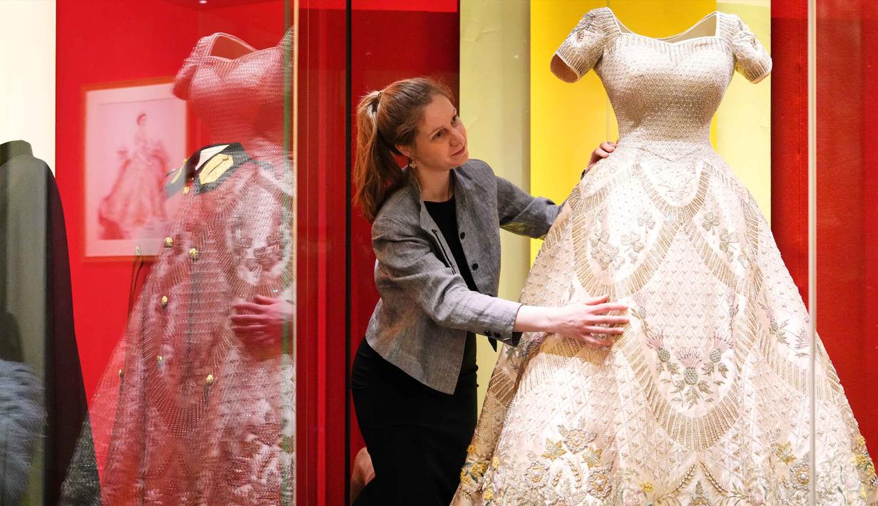  Her Life in Style', di The King's Gallery, Istana Buckingham, London, Inggris, Kamis 9 April 2026. (AP Photo/Kirsty Wigglesworth)