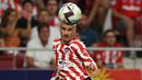 Antoine Griezmann. Striker Prancis berusia 31 tahun yang kini menjalani musim kedua bersama Atletico Madrid dengan status pinjaman dari Barcelona ini tercatat menjadi pemain aktif dengan raihan gol terbanyak bersama Atletico Madrid. Sebelum menjadi milik Barcelona, ia terlebih dahulu membela Atletico Madrid di periode pertamanya selama 5 musim sejak 2014/2015 hingga 2018/2019. Hingga kini ia telah mencetak 144 gol dan 58 assist dari total 301 laga di semua ajang bareng Atletico Madrid. (AFP/Thomas Coex)