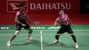 Pebulutangkis ganda putra Indonesia, Leo Rolly Carnando/Daniel Marthin gagal mengembalikan kok saat bertanding melawan pebulutangkis ganda putra Jepang, China, Keiichiro Matsui/Yoshinori Takeuchi pada laga perempatfinal Indonesia Masters 2023 di Istora Senayan, Jakarta, Jumat (27/01/2023). Leo/Daniel menang dengan skor 21-13, 21-11. (Bola.com/Bagaskara Lazuardi)