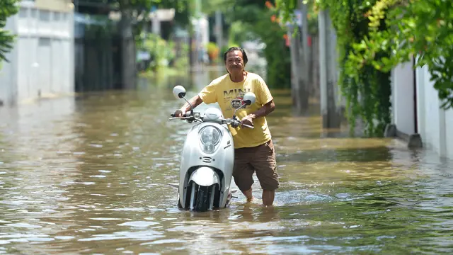 Curah Hujan Tinggi, Jalanan Bangkok Banjir