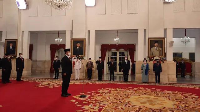 Presiden Joko Widodo atau Jokowi melantik Hendrar Prihadi menjadi Ketua Lembaga Kebijakan Pengadaan Barang Jasa Pemerintah (LKPP)