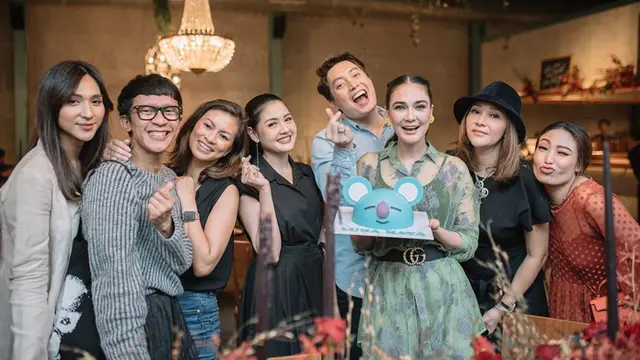 6 Momen Keseruan Ulang tahun Luna Maya ke-36, Panen Hadiah