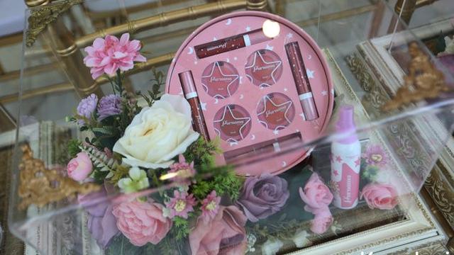 7 Potret Detail Seserahan Lamaran Lesty Kejora dan Rizky Billar, Ada Logam Mulia