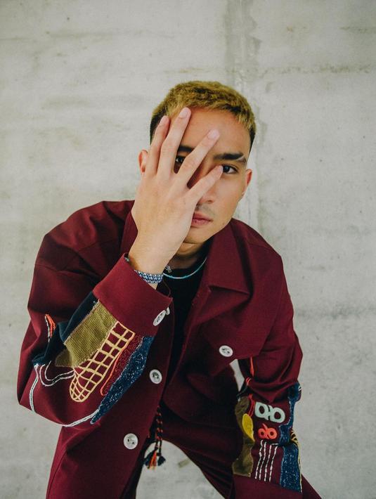 Melalui akun Instagram, Devano sendiri beberapa kali mengunggah perubahan penampilannya. Tak sedikit netizen yang memuji penampilan dari pelantun lagu Hari Paling bahagia ini. (Liputan6.com/IG/@iamdevano)