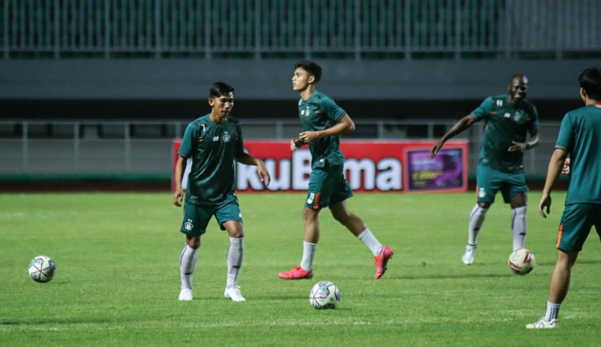 Pelatih kepala Persik Kediri, Joko Susilo juga menyebutkan bahwa mereka telah melakukan evaluasi secara menyeluruh di semua lini menjelang pertandingan kedua ini. (Foto: Bola.com/Nandang Permana)