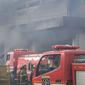 Gudang JNE mengalami kebakaran di jalan Pekapuran, Kecamatan Cimanggis, Kota Depok. (Liputan6.com/Dicky Agung Prihanto)