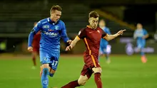 Striker AS Roma, Stephan El Shaarawy (kanan) mencoba mengiring bola di tengah kawalan gelandang Empoli, Poland Piotr Zielinski, pada pertandingan lanjutan Serie A, di Stadion Olimpico, Minggu (27/2/2016). 