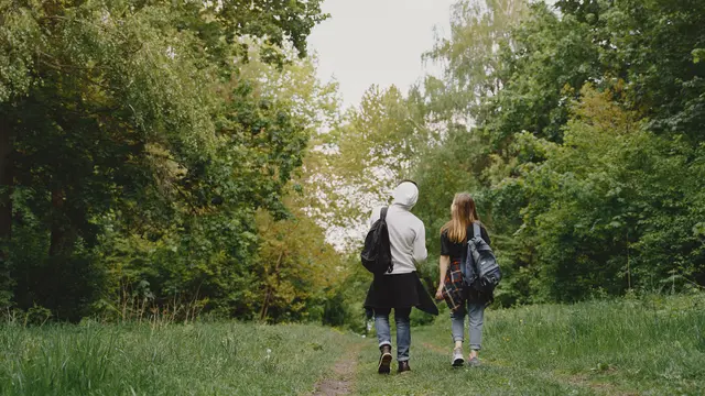 2. Berjalan Kaki [Dok/freepik.com]