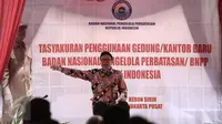 Mendagri Tjahjo Kumolo memberi sambutan pada peresmian Kantor Badan Nasional Pengelola Perbatasan (BNPP), Jakarta, Kamis (19/5). Keberadaan kantor baru itu diharap dapat memperlancar kordinasi BNPP dengan sejumlah stakeholders (Liputan6.com/Faizal Fanani)