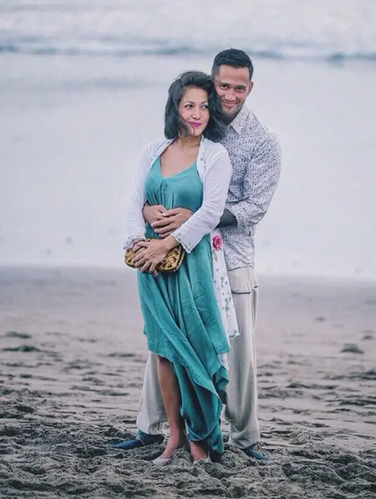 Menurut Vivic, Mieke sudah diperbolehkan pulang sejak Jumat (4/8) pukul 10.00 WIB. Namun, hingga malam kemarin, ia masih terlihat berada di Polres Jakarta Selatan tempat suaminya masih di tahan. (Instagram/mieke_amalia)