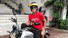 Mike Lewis dan Tamara Bleszynski menikah pada 2 Februari 2010 dan dikaruniai seorang anak bernama Kenzou Lion Bleszynski Lewis. Meski hak asuh jatuh ke tangan Tamara, Mike selalu meluangkan waktunya untuk mengurus Kenzou. Keduanya juga sering tampil kompak.(Liputan6.com/IG/mike_lewis)