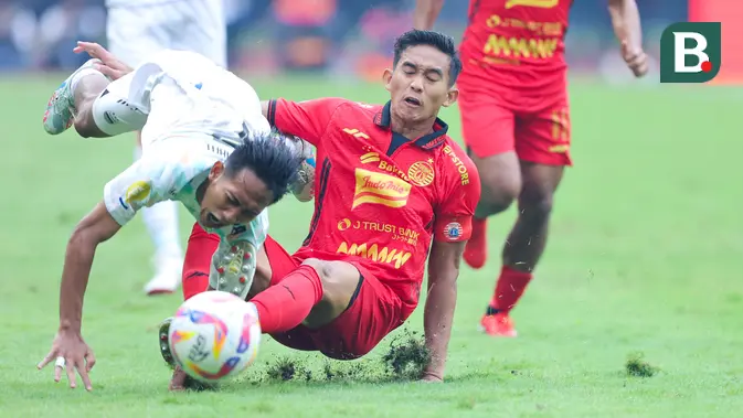 Tensi Memanas di Laga Persija Vs Persib, Rizky Ridho Beraksi dengan Tekel Keras
