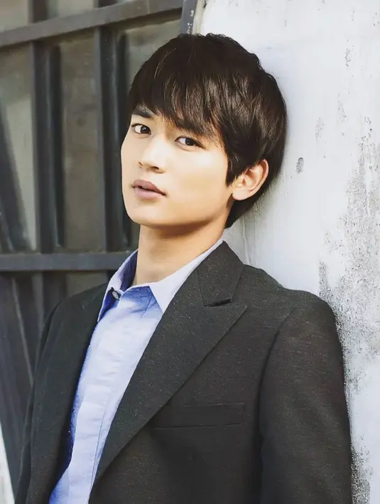 Begitu juga dengan Minho, pada Desember nanti umurnya akan menginjak 27 tahun. Setidaknya ada satu tahun lagi untuk melihat sepak terjangnya di dunia hiburan. (Foto: koreaboo.com)