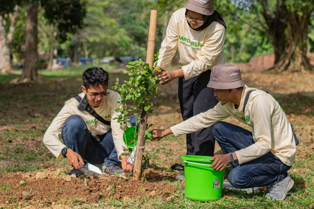Makin Melek Pelestarian Lingkungan, Ribuan Mahasiswa Terjun Langsung Tanam Ribuan Bibit Pohon di Beberapa Titik