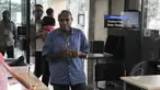 Kerabat dari para tahanan KPK berkunjung ke KPK untuk menjenguk para tahanan di gedung KPK, Jakarta, Kamis (14/5/2015). (Liputan6.com/Herman Zakharia)