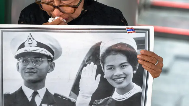 Ratu Sirikit Wafat, Thailand Tetapkan Masa Berkabung Setahun Penuh