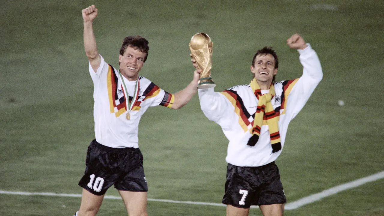 Foto Piala Eropa: 5 Pemain Gaek Skuat Der Panzer yang Pernah Tampil Piala Eropa