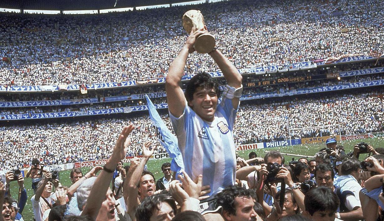 Diego Maradona - Legenda Argentina tersebut pernah memerankan dua film dokumenter tentang dirinya sendiri yaitu "Maradona" dan "In the Hands of the Gods”.
