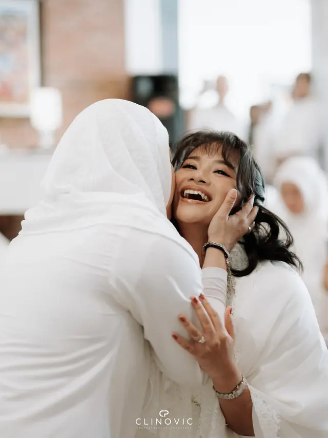 6 Potret Detail Outfit Adira Kania di Pengajian Jelang Nikah, Penuh Makna Spiritual