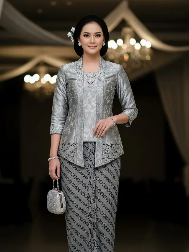 Model Kombinasi Warna Atasan Brokat dan Bawahan Batik (Image by Gemini AI)