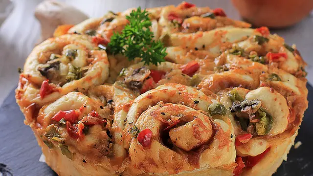 pizza gulung cake