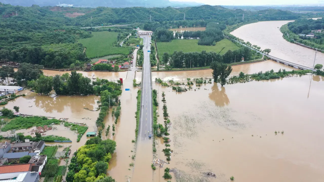 Potret Udara Banjir Besar di Beijing China, 30 Orang Tewas dan Puluhan Ribu Lainnya Dievakuasi