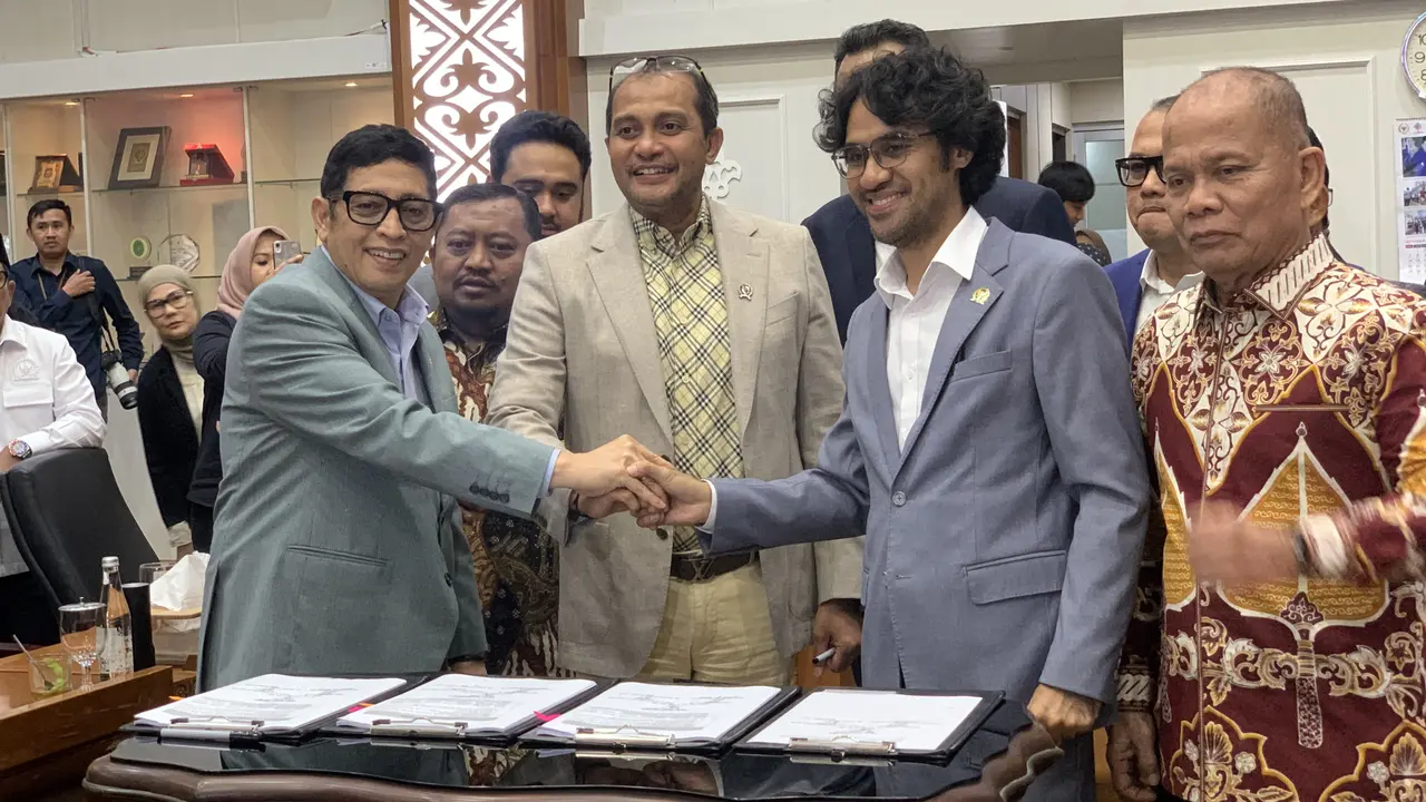 Badan Legislasi (Baleg) DPR bersama Pemerintah sepakat 52 Rancangan Undang-Undang (RUU) masuk ke dalam daftar program legislasi nasional (prolegnas) prioritas 2025.