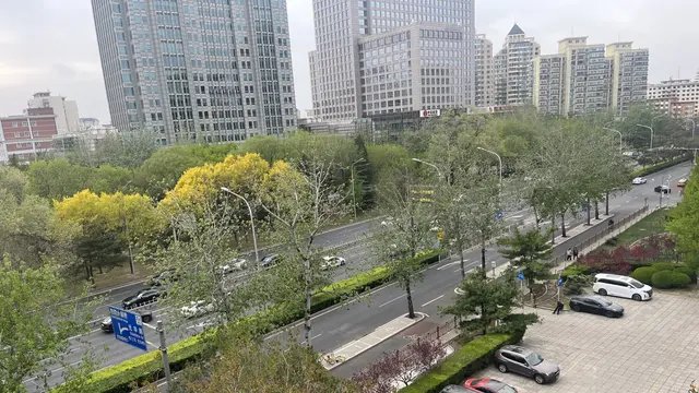Suasana di Distrik Chaoyang, Beijing, China.