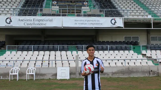 Mahir Radja Djamaoeddin dan Dallen Ramadhan, selama lima tahun ditempa di sebuah akademi privat di Valencia. (Bola.com/Dok. Pribadi)
