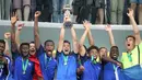 Timnas Prancis U-19 menjuarai Piala Eropa U-19 setelah mengalahkan Italia U-19, 4-0, dalam final yang berlangsung di Sinsheim, Jerman, (24/7/2016). (AFP/Daniel Roland)