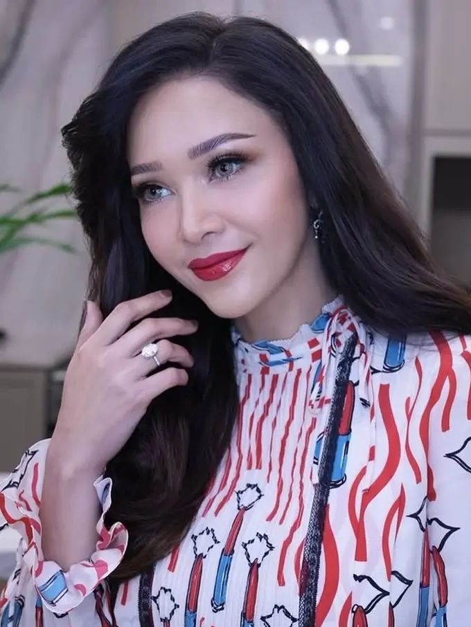 Tampilan Terbaru Maia Estianty