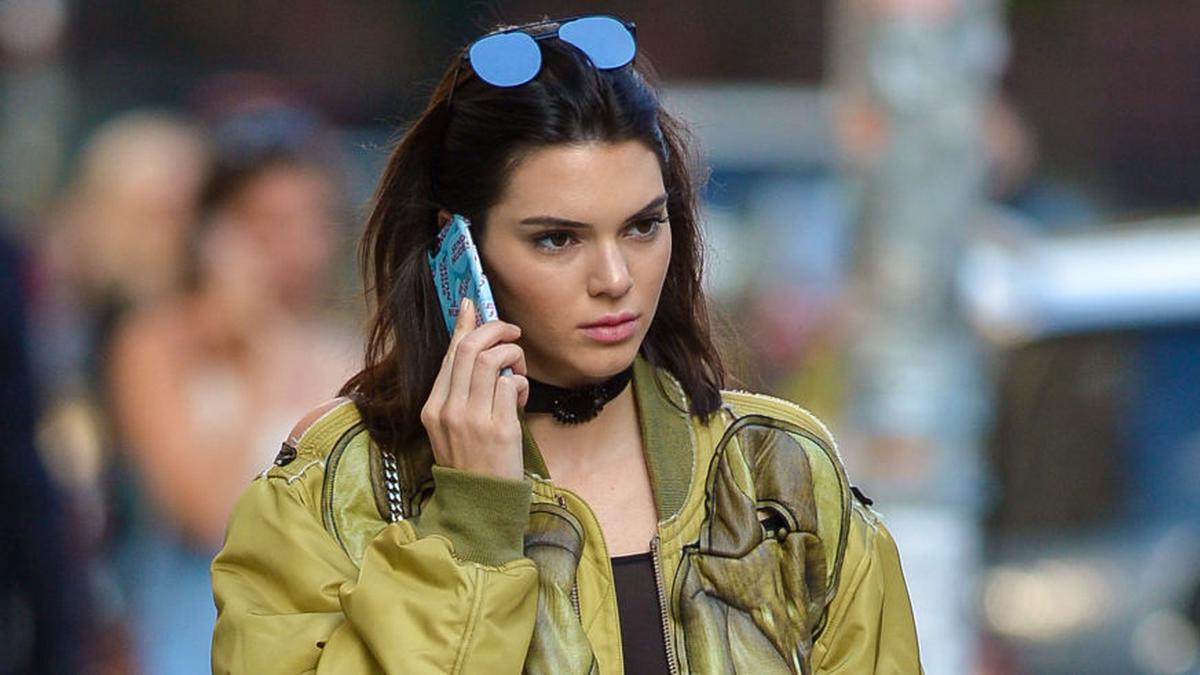 Kendall Jenner, Hadirkan Gaya Athleisure Chic Bersama adidas Originals