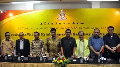Sejumlah tokoh memperingati 50 tahun Golkar dan menyongsong Munas IX Partai Golkar 2015 di Jakarta, Kamis (30/10/2014). (Liputan6.com/Johan Tallo)